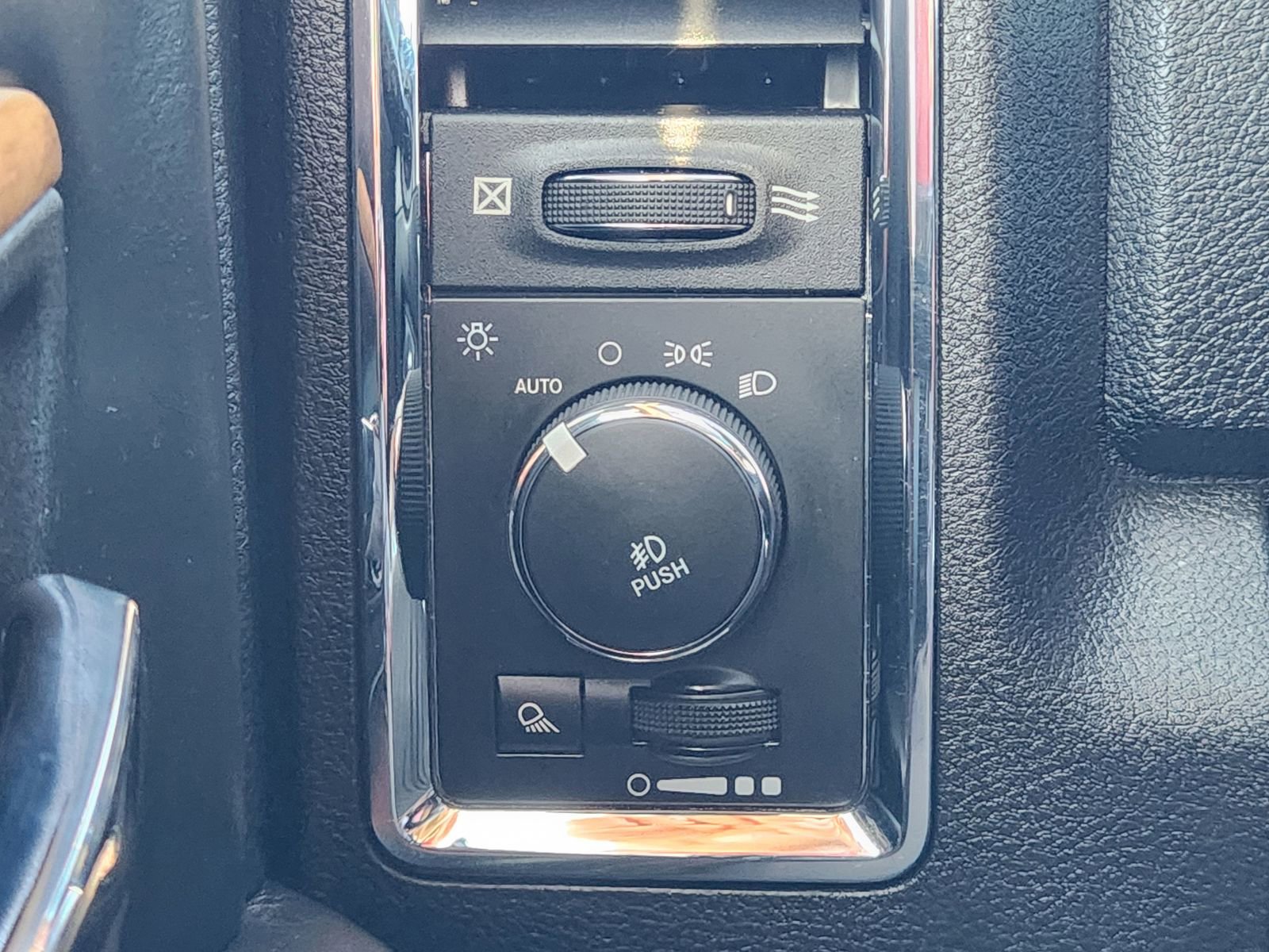 Used 2018 RAM 3500 Laramie Longhorn image 23