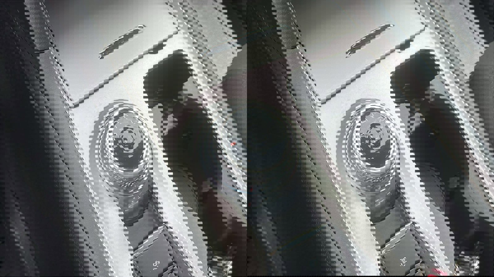 Used 2021 Ford Explorer XLT image 19