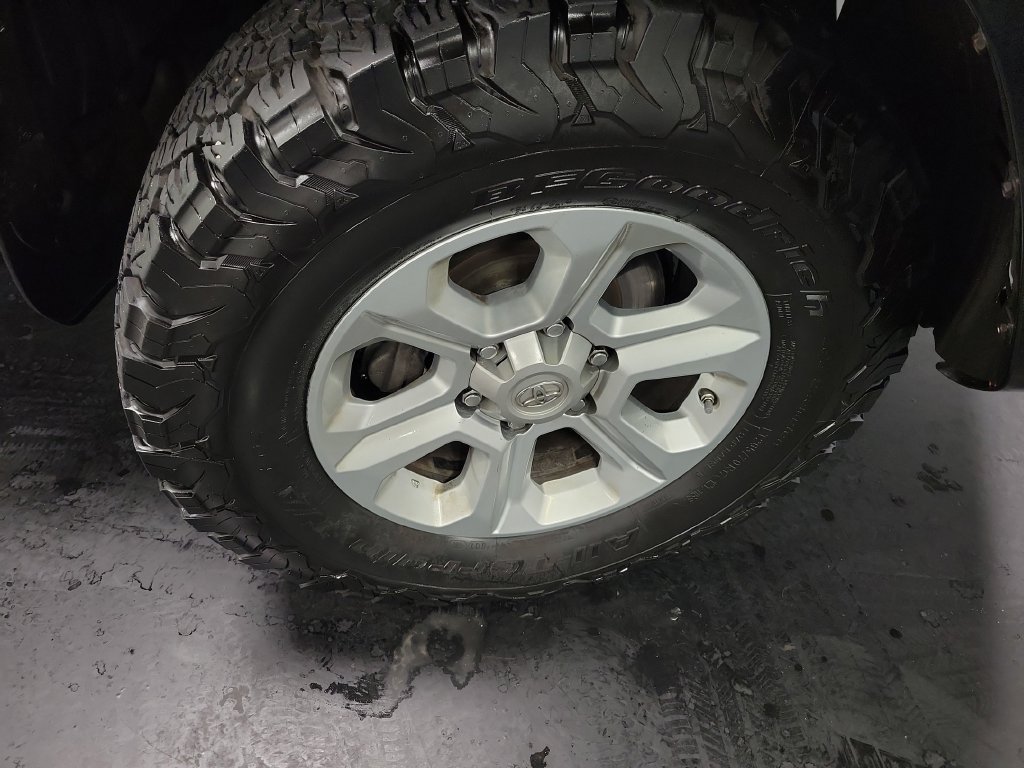 Used 2016 Toyota 4Runner SR5 AWD/4WD image 10