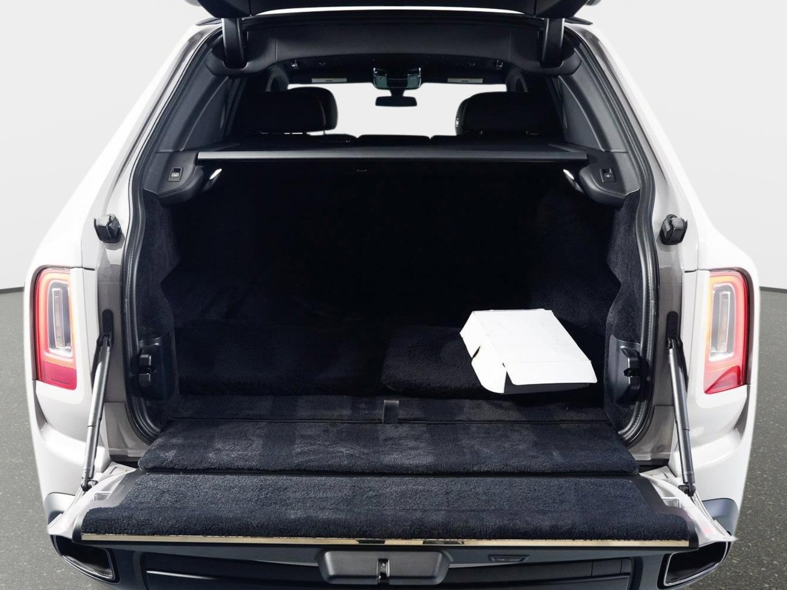 Used 2024 Rolls-Royce Cullinan Black Badge AWD/4WD image 59
