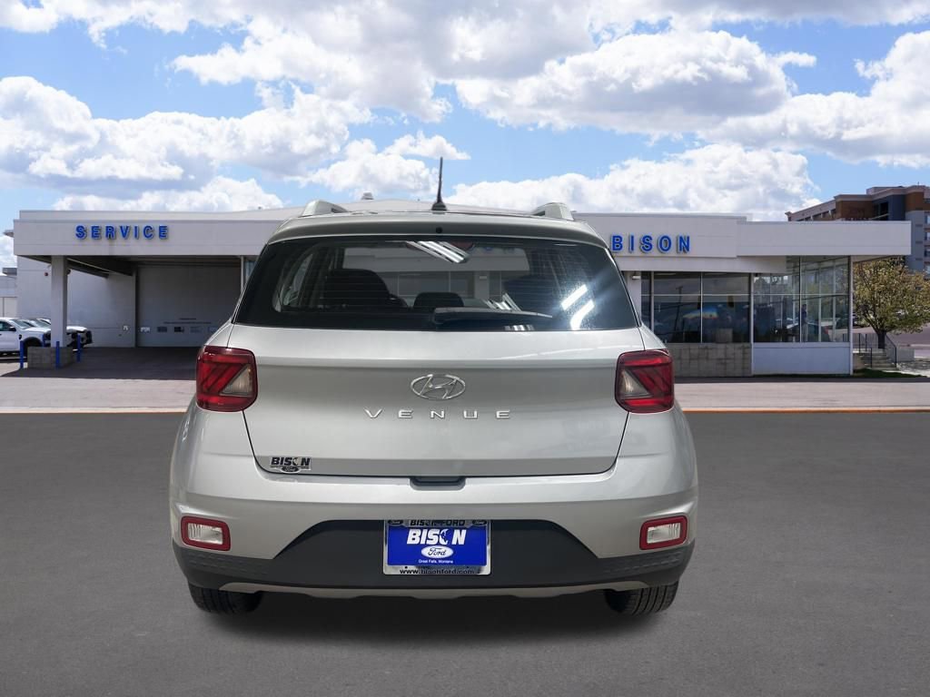 Used 2025 Hyundai Venue SEL image 4
