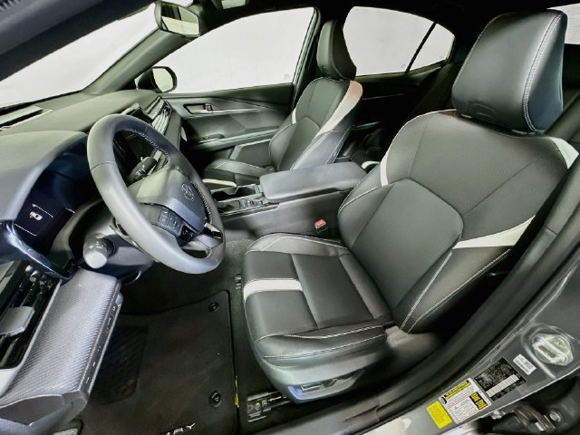 Used 2025 Toyota Camry SE FWD image 12