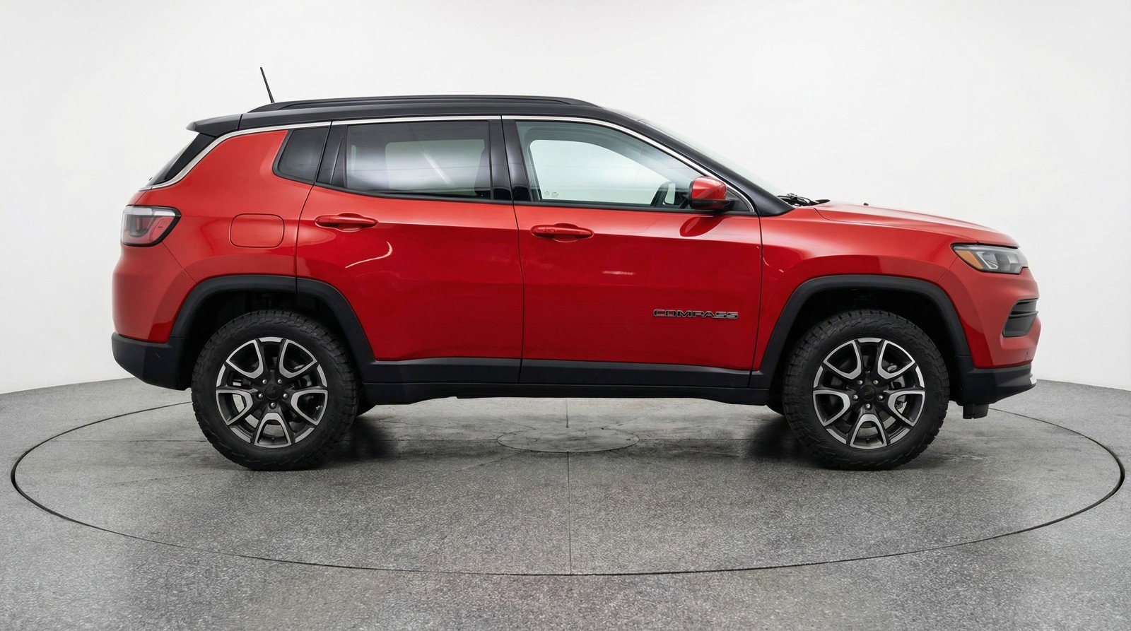 Used 2025 Jeep Compass Trailhawk image 11