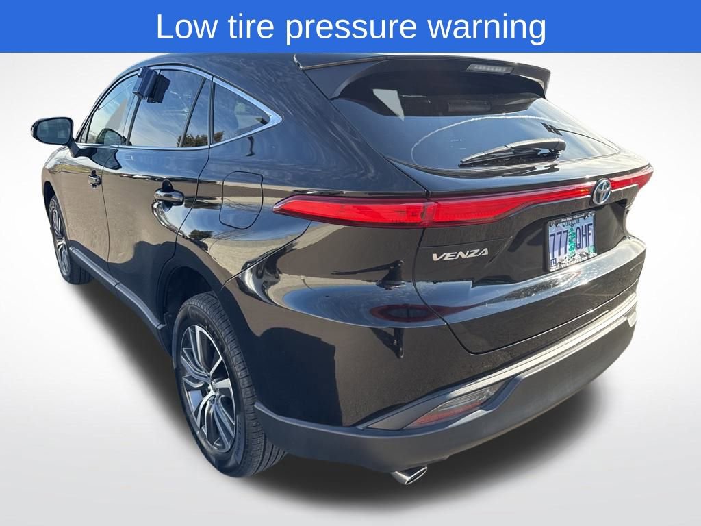 Used 2021 Toyota Venza LE image 5