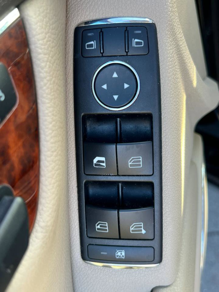 Used 2010 Mercedes-Benz C 300 Sedan image 9