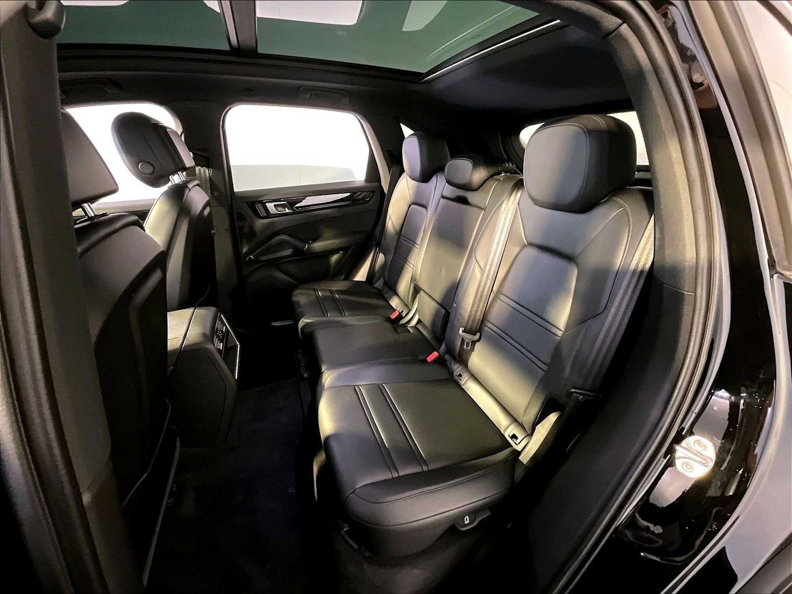 Certified 2023 Porsche Cayenne AWD/4WD image 24