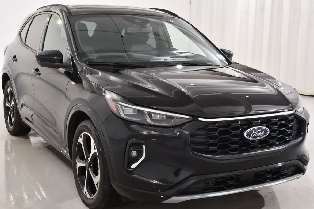 Used 2023 Ford Escape ST-Line Elite w/ Premium Technology Package image 4