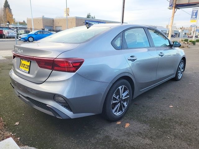 Used 2023 Kia Forte LXS image 3