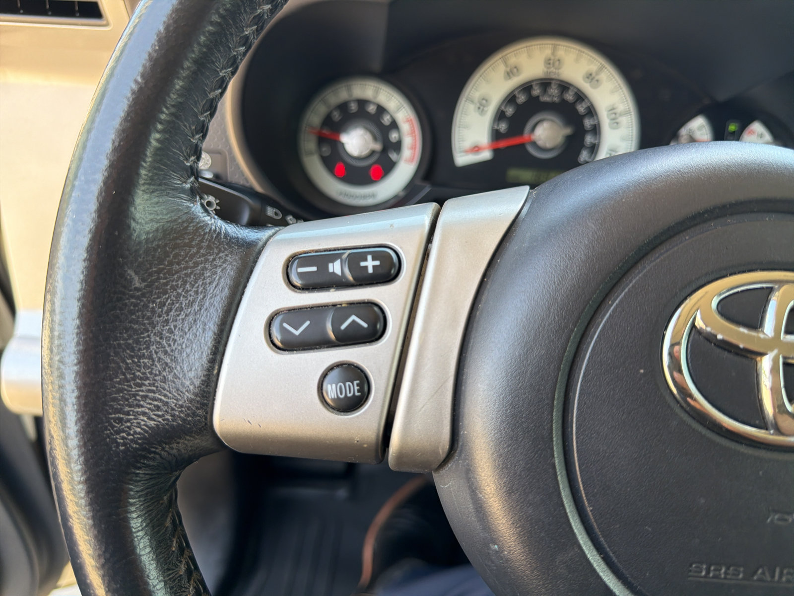 Used 2012 Toyota FJ Cruiser 4WD w/ Upgrade Pkg image 17