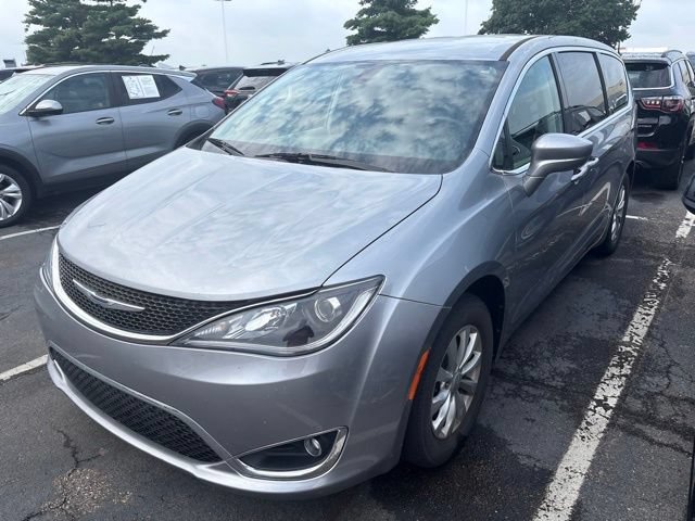 Used 2019 Chrysler Pacifica Touring Plus FWD image 3
