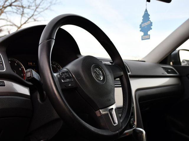 Used 2015 Volkswagen Passat 1.8T Limited Edition image 11