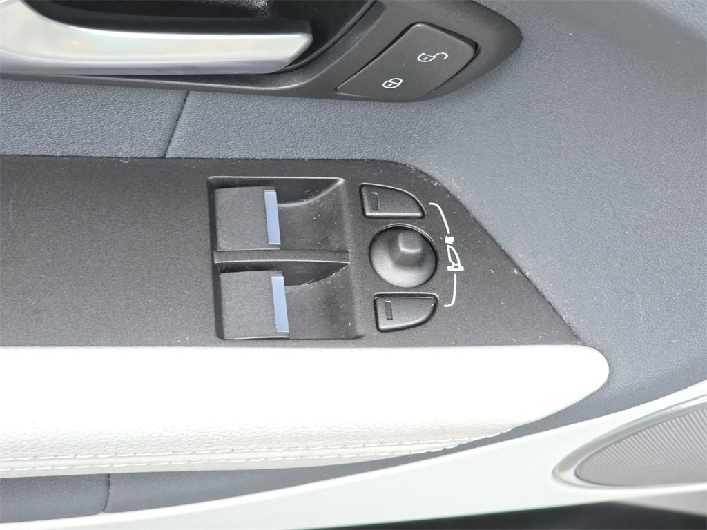 Used 2015 Land Rover Range Rover Evoque Pure Plus image 32