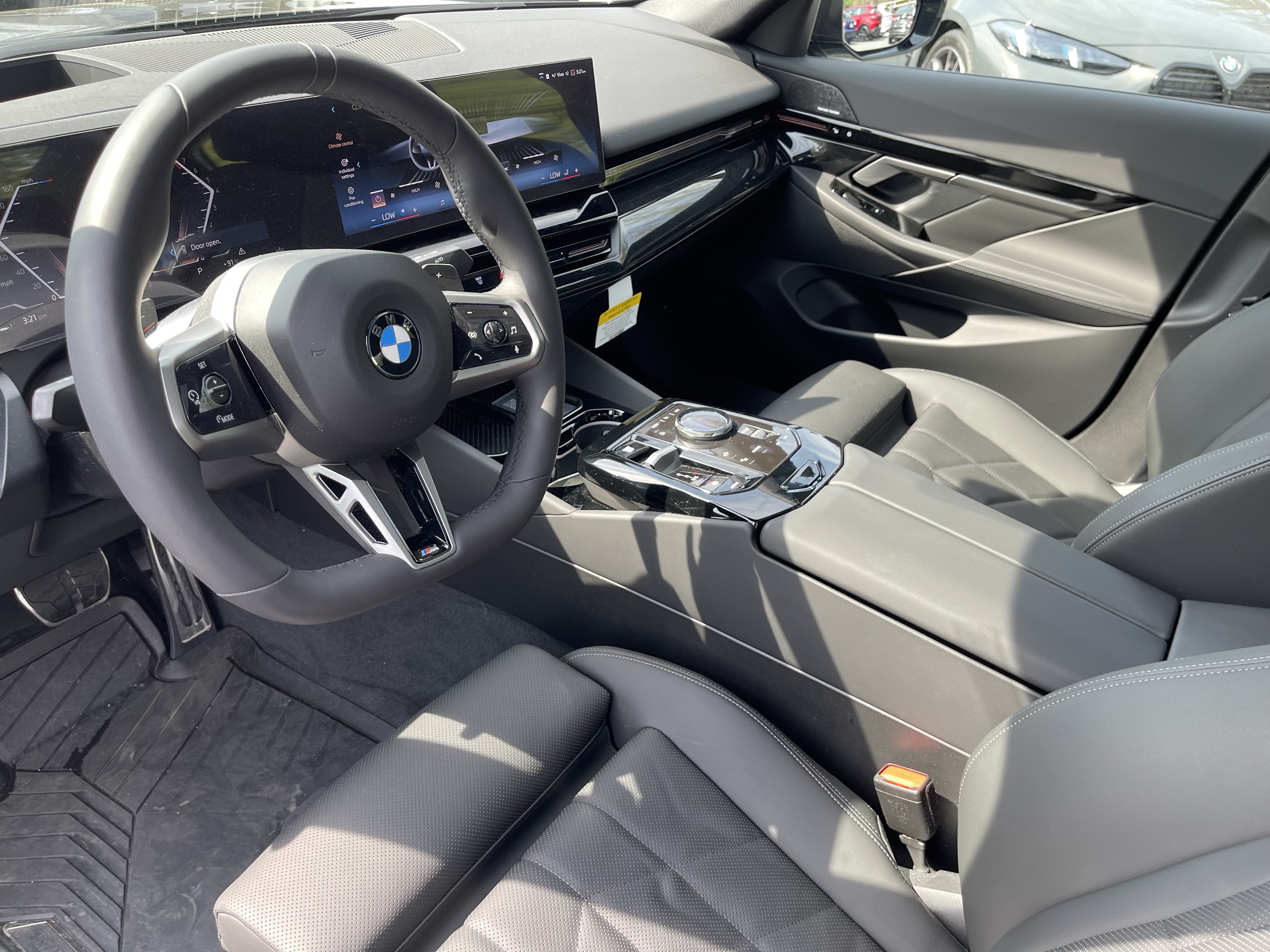 Used 2026 BMW 530i xDrive w/ M Sport Package AWD/4WD image 11