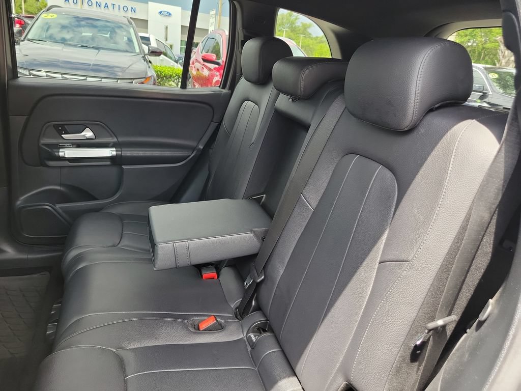 Used 2023 Mercedes-Benz GLB 250 4MATIC w/ Premium Package image 13