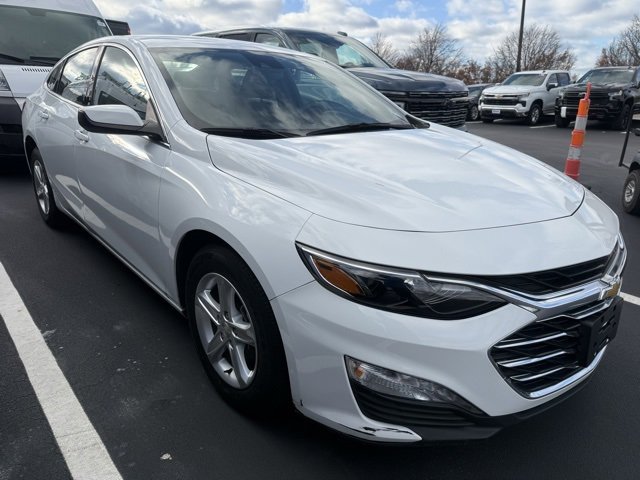 Used 2024 Chevrolet Malibu LT image 3