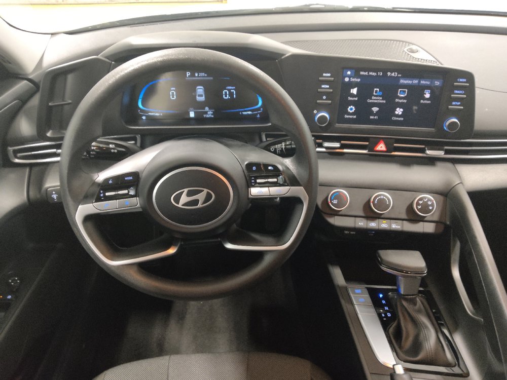 Used 2025 Hyundai Elantra SE FWD image 22