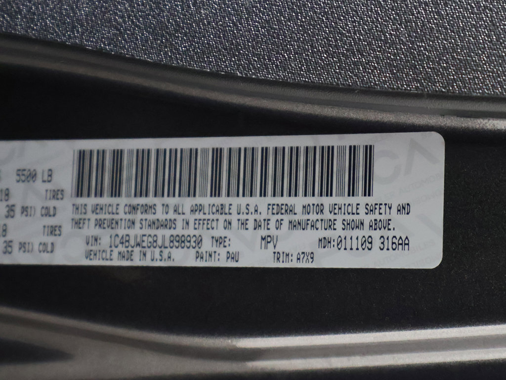 Used 2018 Jeep Wrangler Unlimited Sahara AWD/4WD image 39