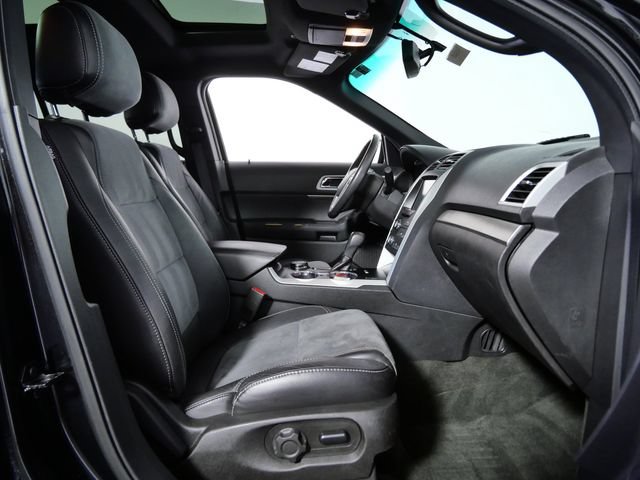 Used 2015 Ford Explorer XLT w/ Equipment Group 202A AWD/4WD image 10