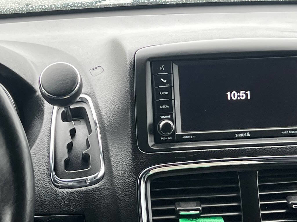 Used 2016 Dodge Grand Caravan SXT image 13