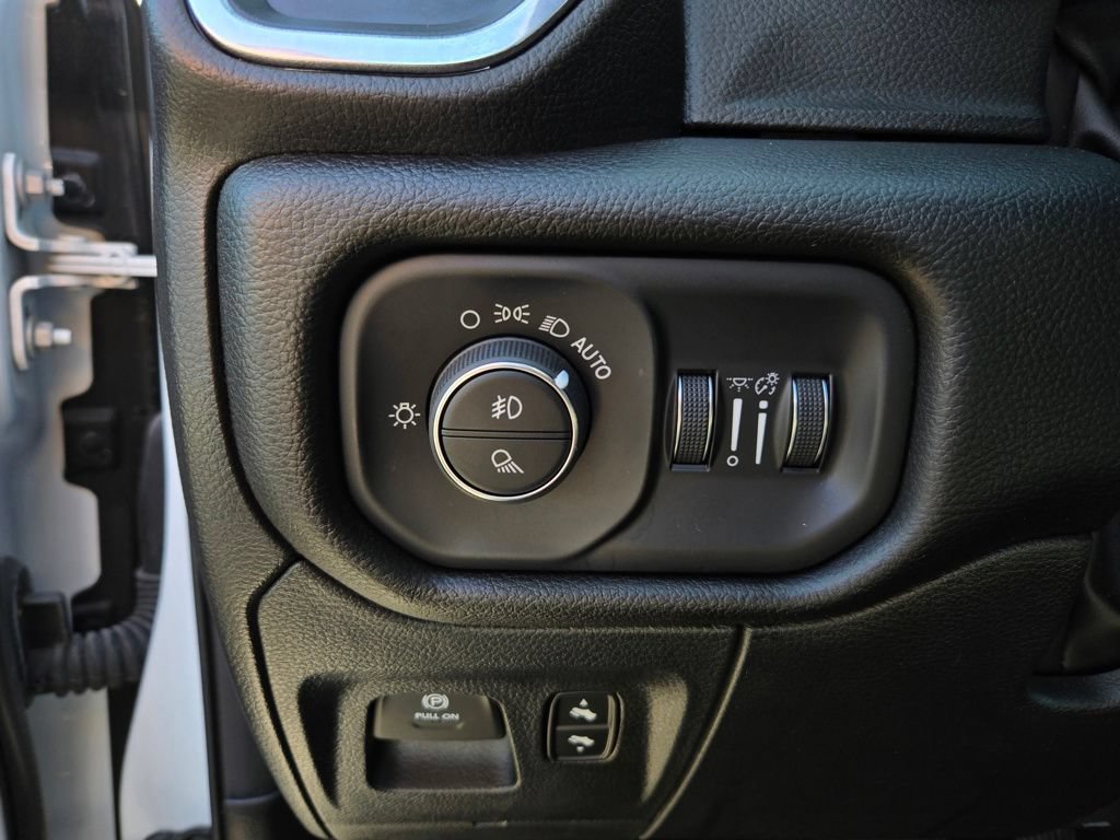 Used 2023 RAM 1500 Laramie AWD/4WD image 16