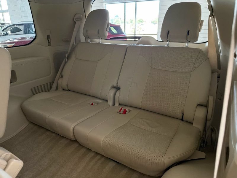 Used 2016 Lexus LX 570 4WD w/ Luxury Package image 19