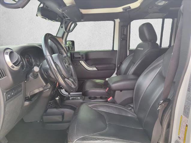 Used 2017 Jeep Wrangler Unlimited Rubicon w/ Cold Weather Group AWD/4WD image 16