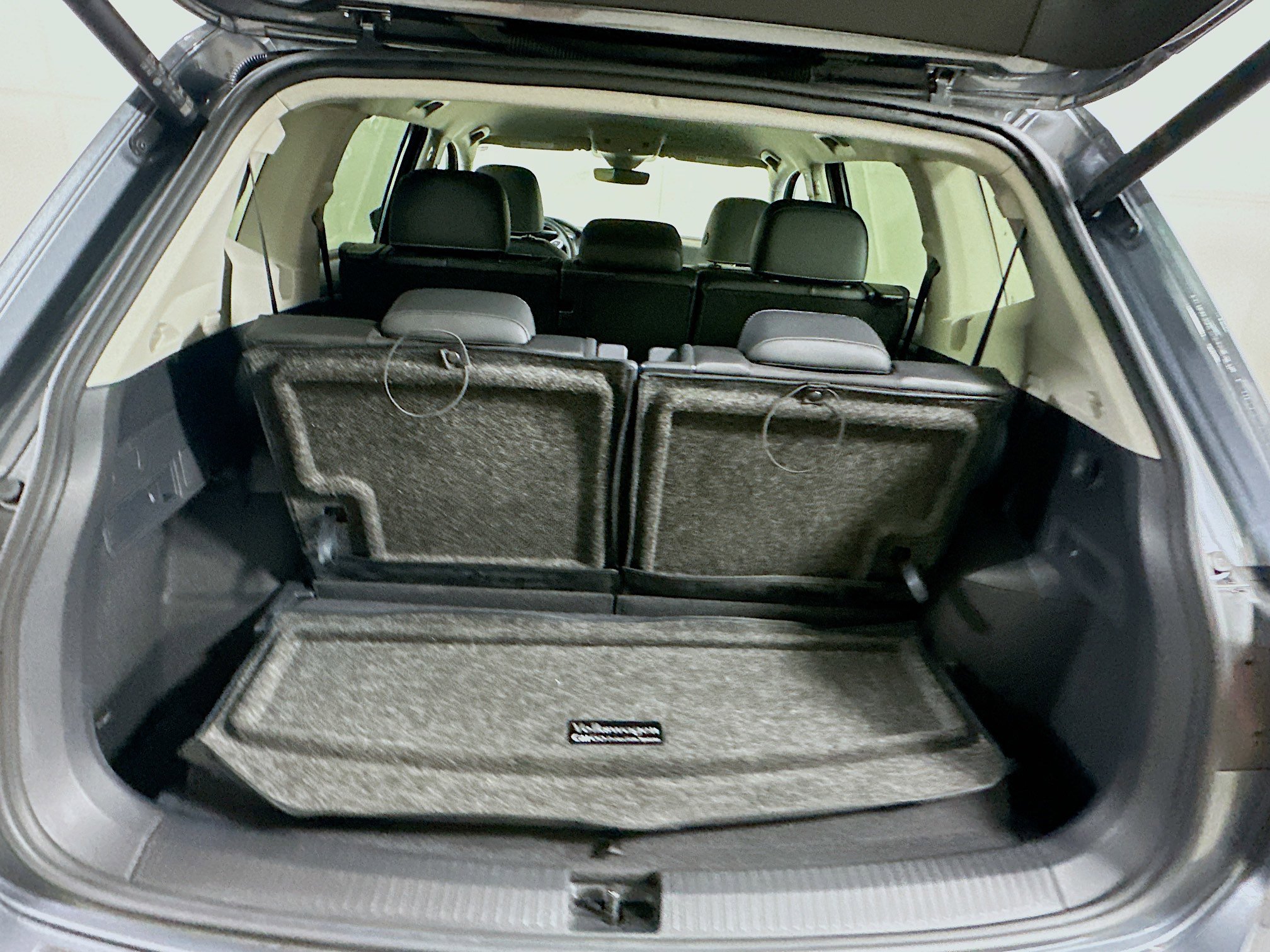 Used 2024 Volkswagen Tiguan SE image 28