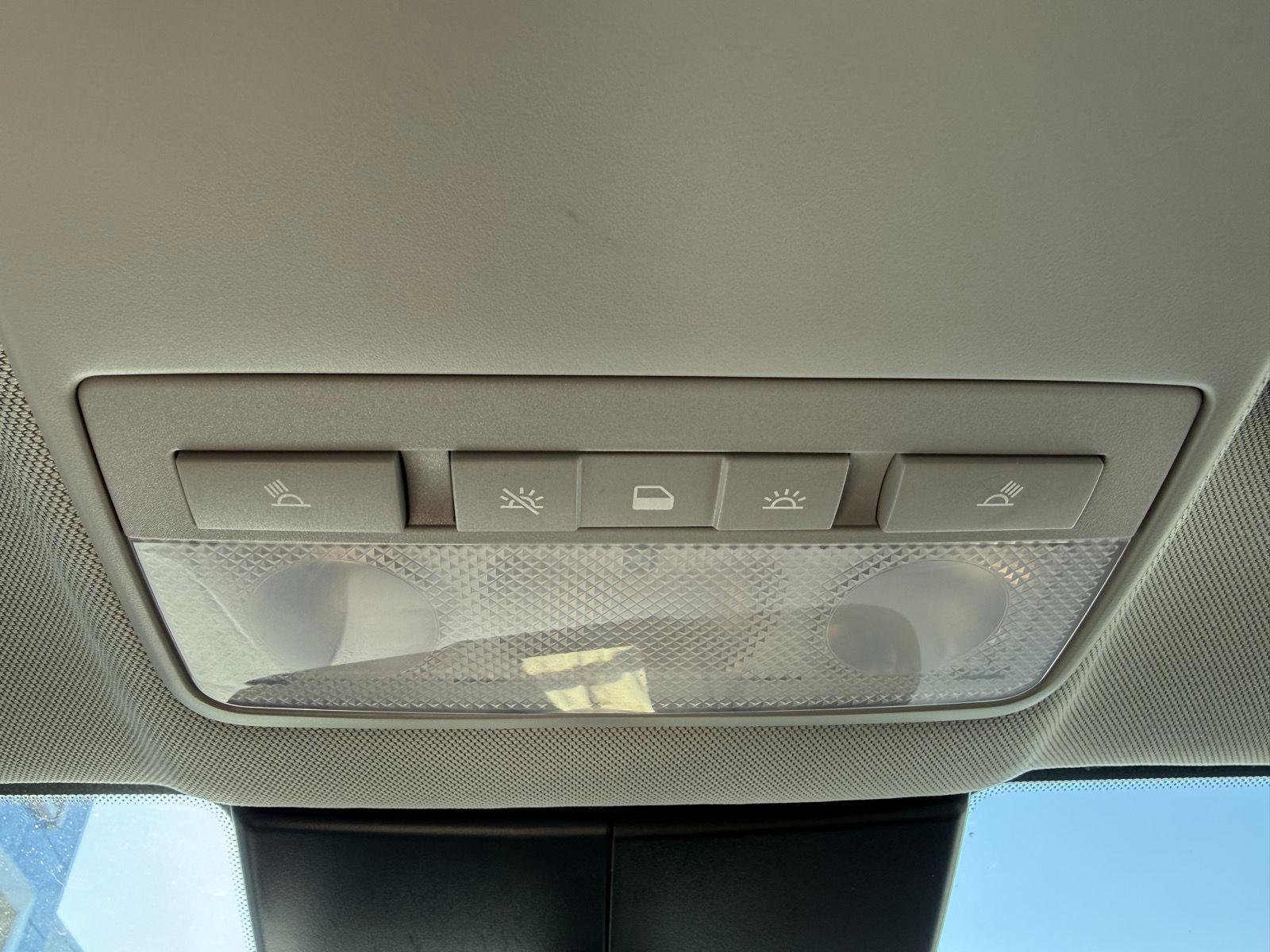 Used 2021 Chevrolet Trax LT w/ LT Convenience Package AWD/4WD image 16