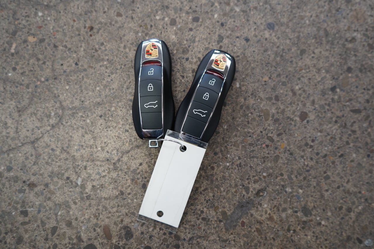 Used 2024 Porsche Macan image 92