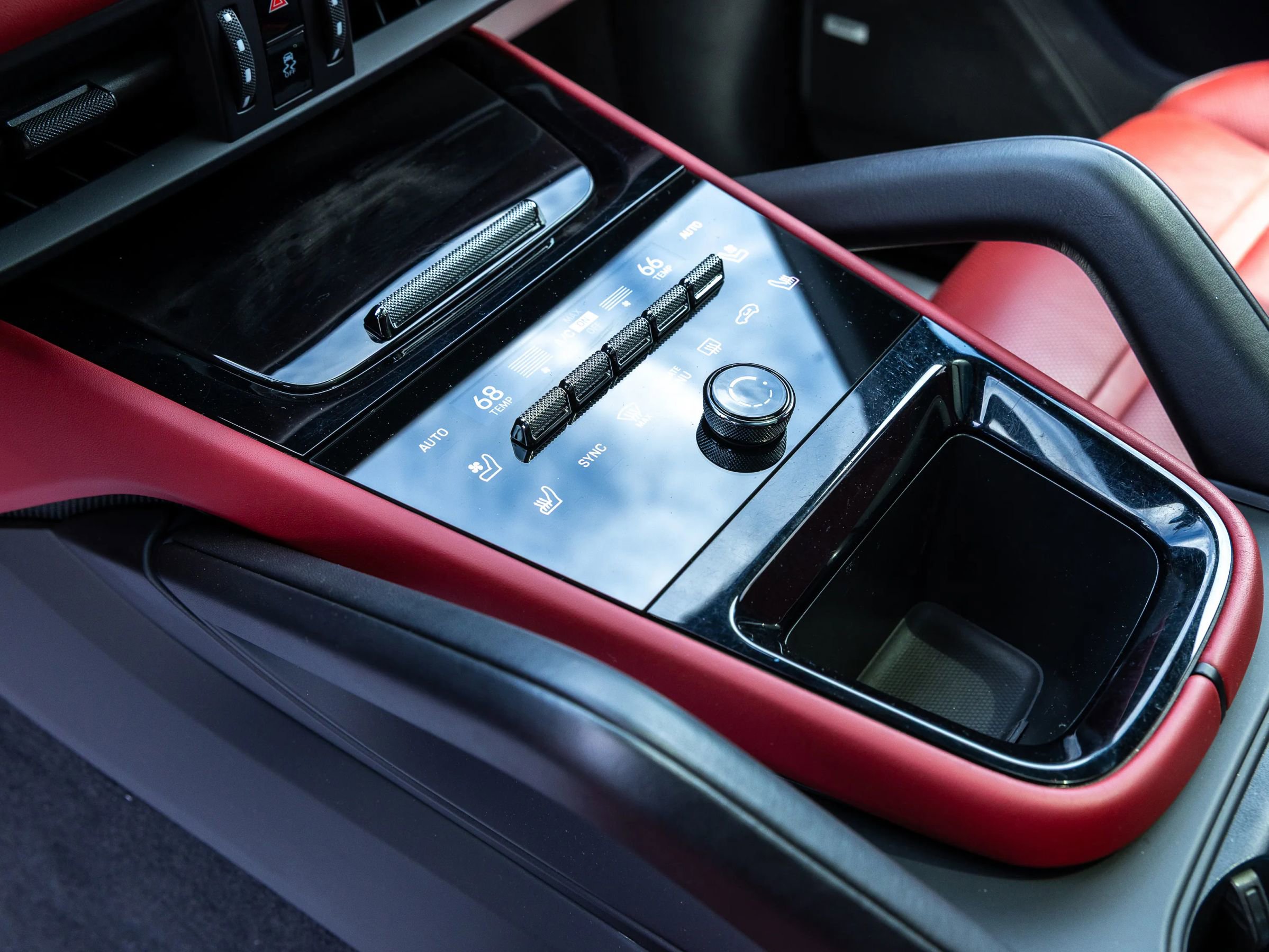 Used 2024 Porsche Cayenne image 30