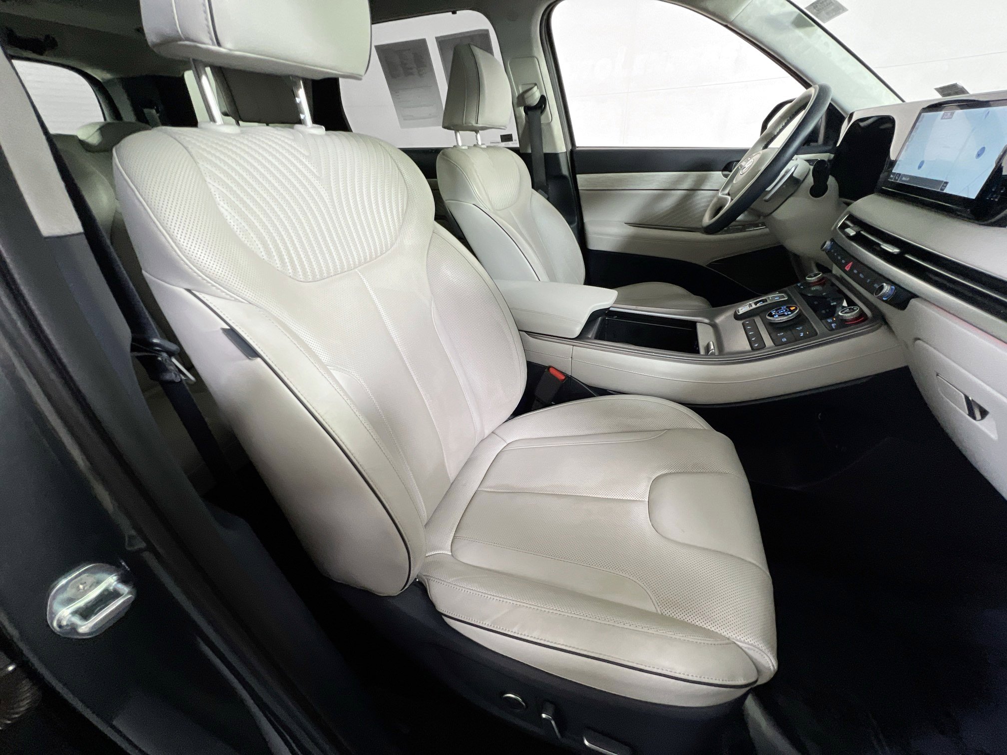 Used 2023 Hyundai Palisade Calligraphy image 31