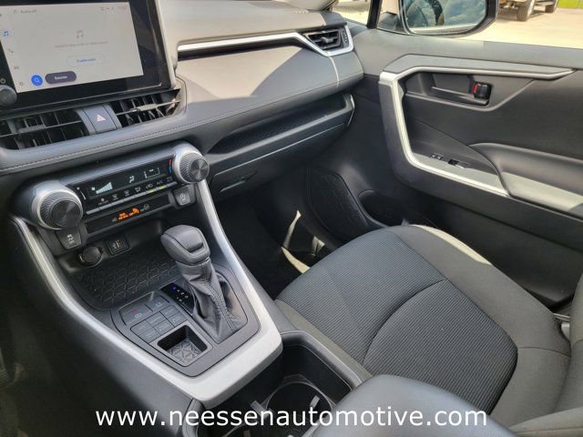 Used 2024 Toyota RAV4 LE AWD/4WD image 25