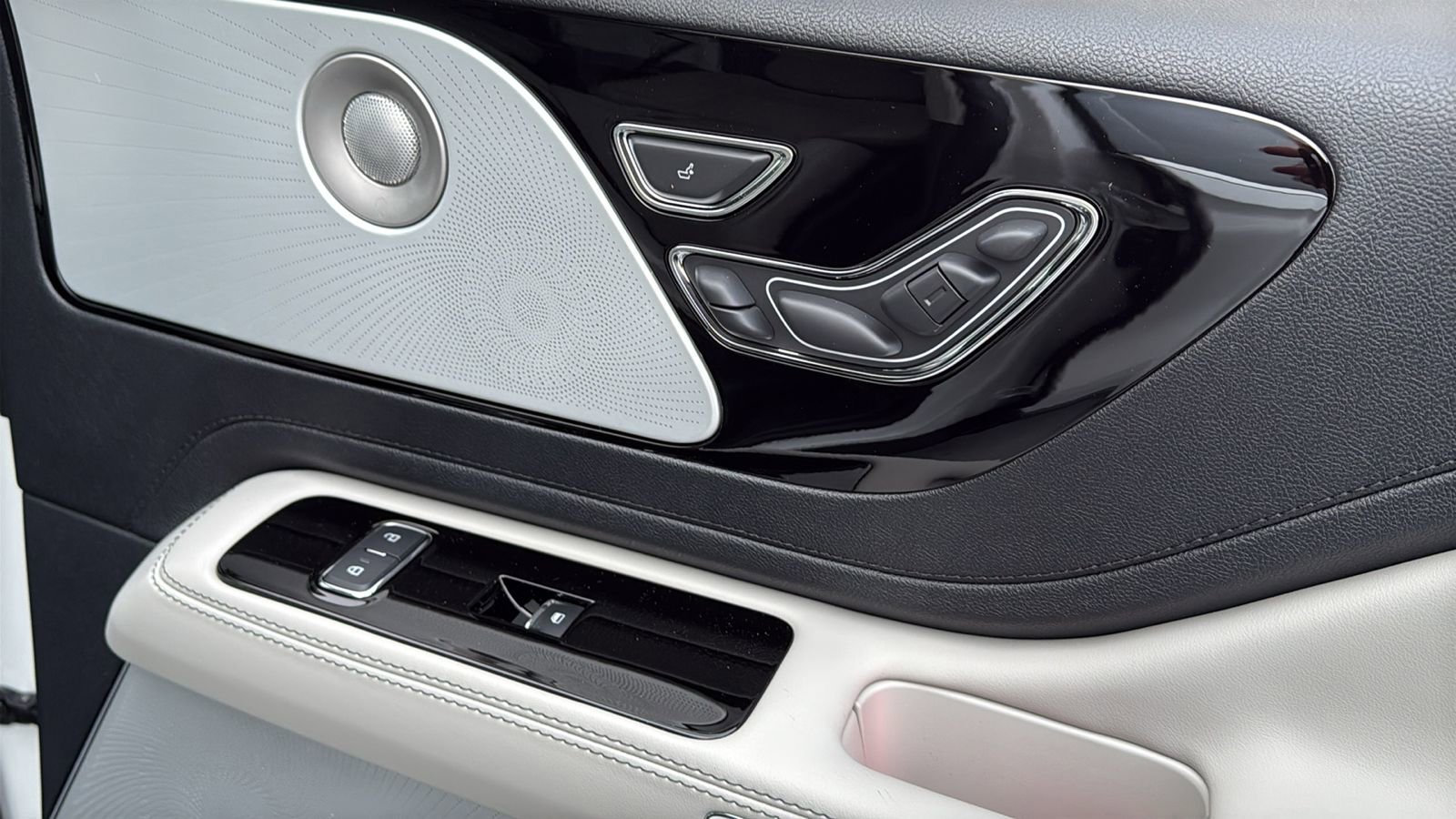 New 2026 Lincoln Aviator Reserve image 9