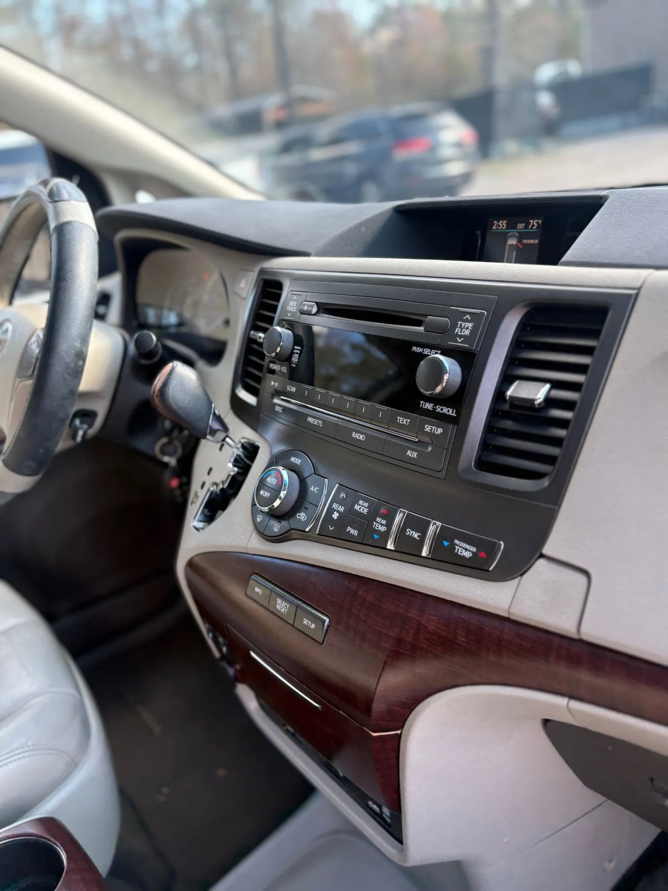 Used 2011 Toyota Sienna XLE w/ Entertainment Pkg image 22