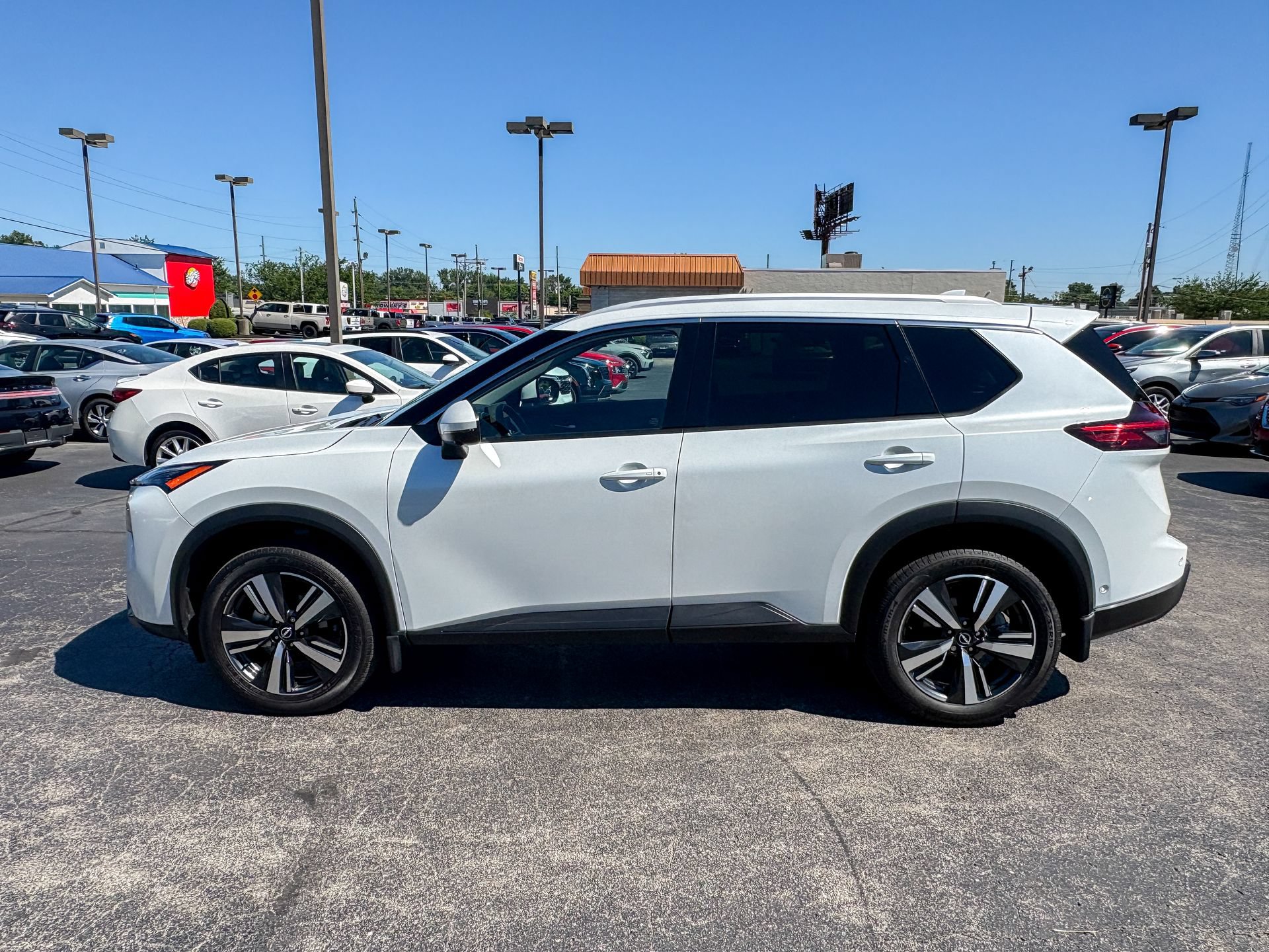 Used 2025 Nissan Rogue SL w/ SL Premium Package FWD image 10