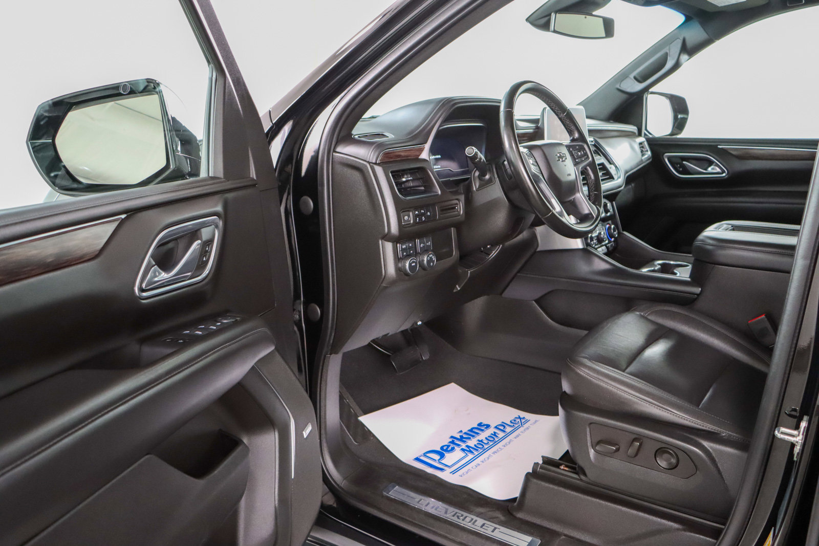 Used 2023 Chevrolet Tahoe Z71 AWD/4WD image 3