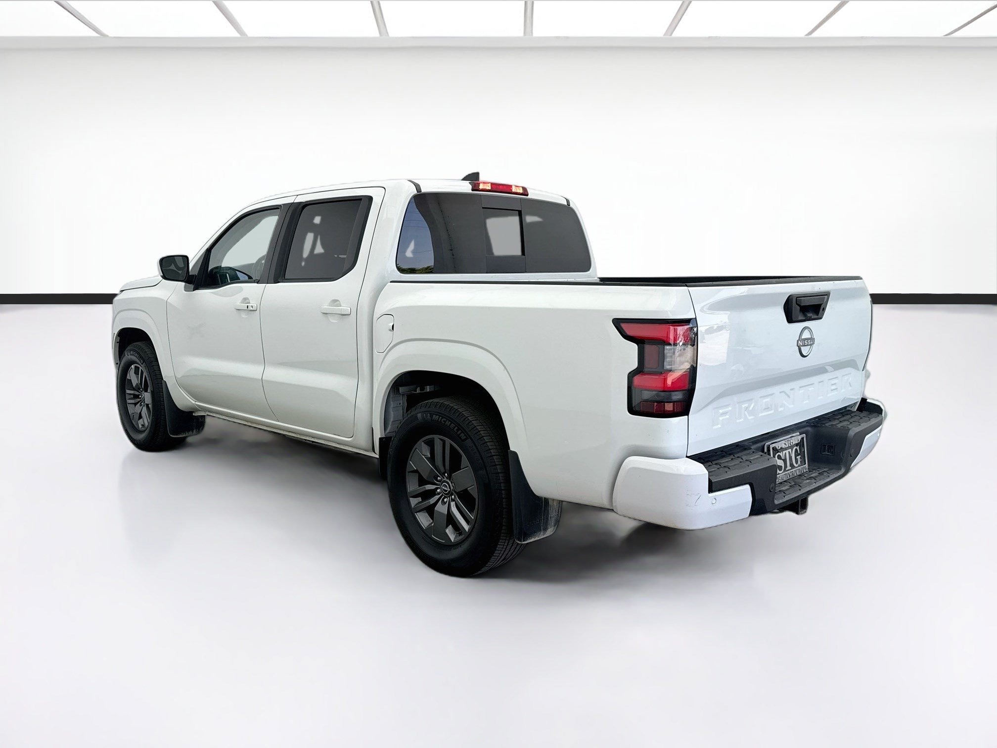 Used 2025 Nissan Frontier SV w/ SV Convenience Package RWD image 6