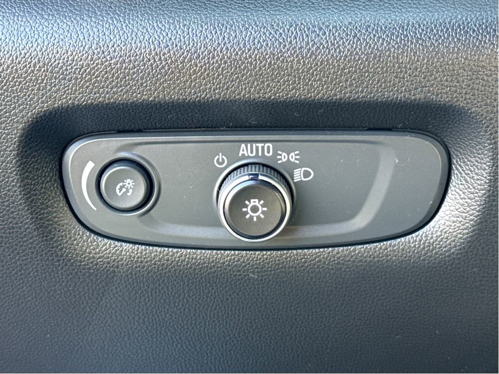 Used 2023 Chevrolet Traverse RS image 13