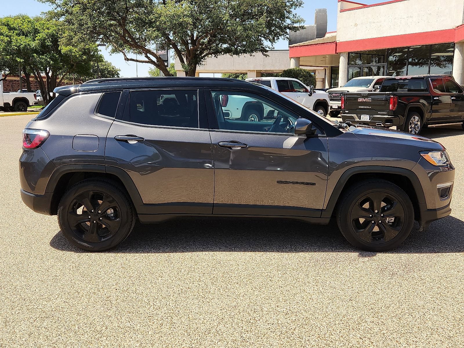Used 2021 Jeep Compass Latitude FWD image 5