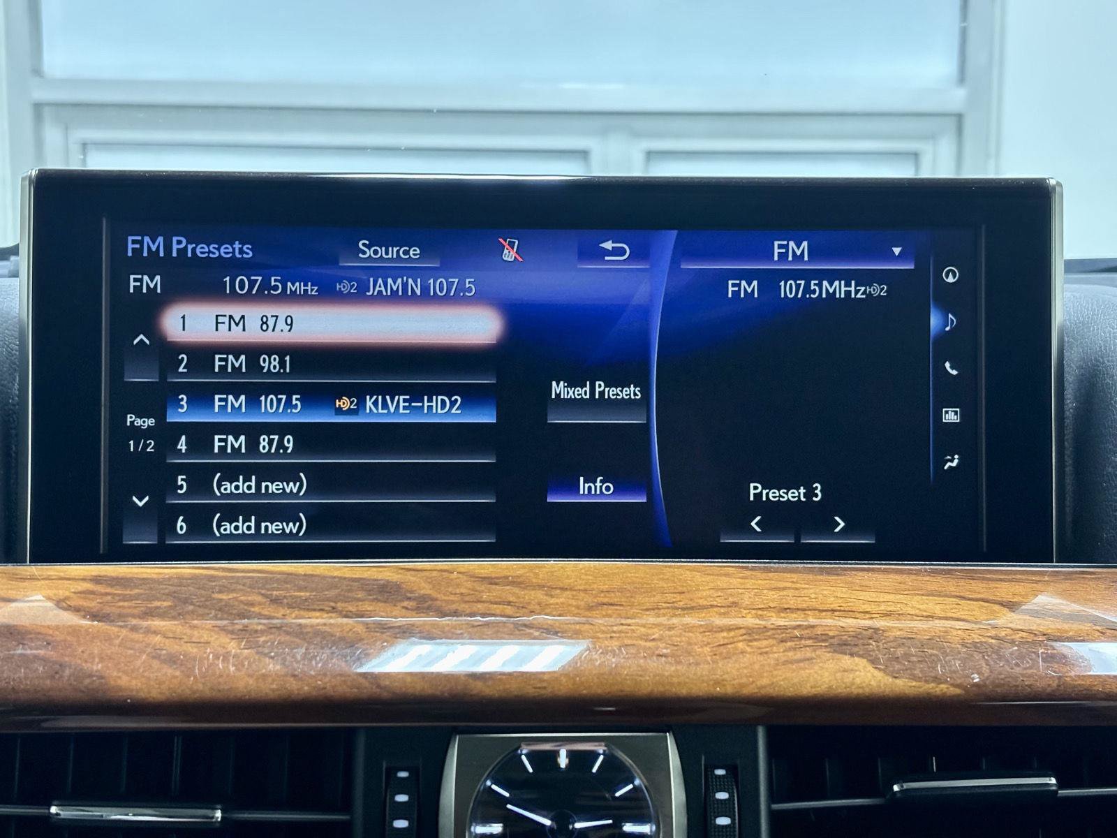 Used 2018 Lexus LX 570 4WD w/ Luxury Package image 46