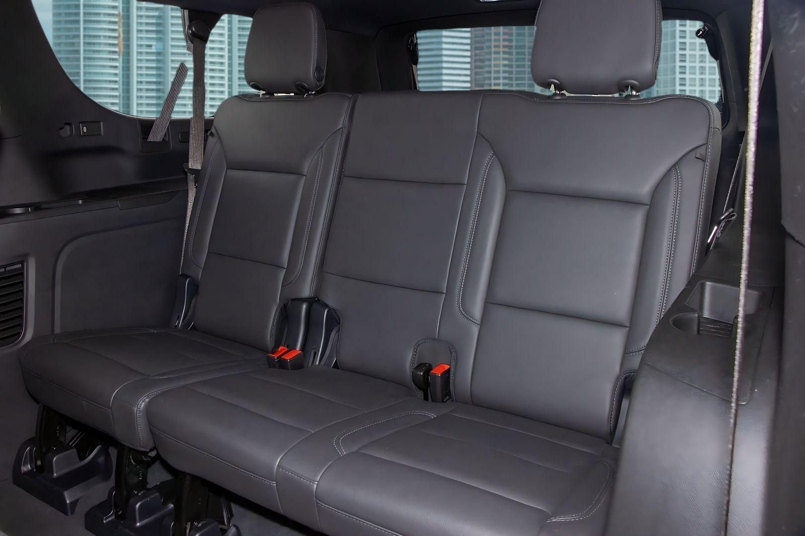 Used 2025 Chevrolet Suburban Z71 image 17