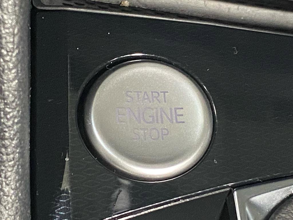 Used 2025 Volkswagen Taos SE image 18