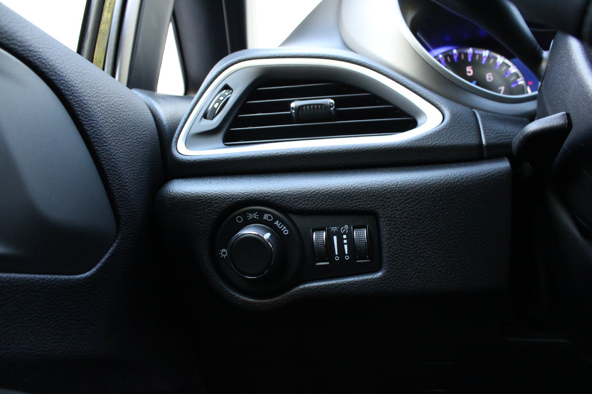 New 2027 Chrysler Pacifica LX FWD image 30