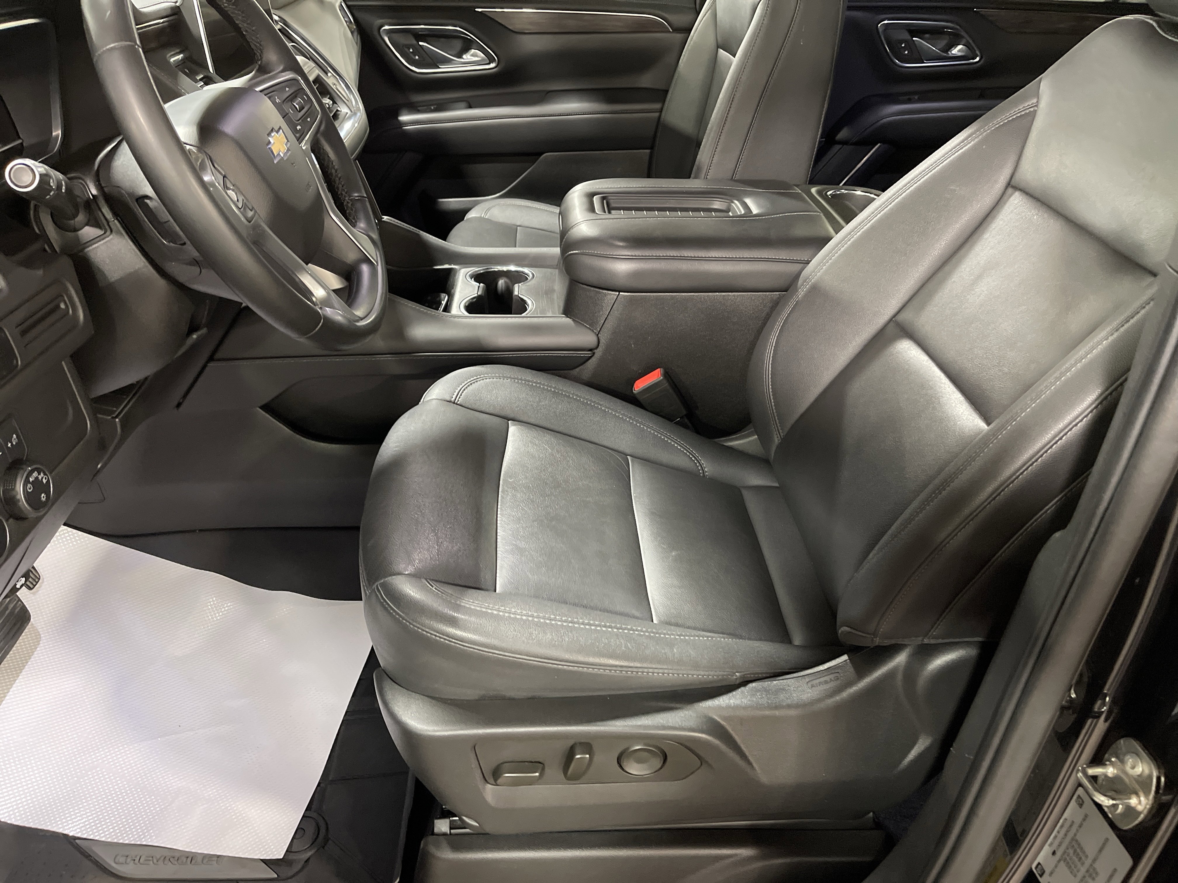 Used 2023 Chevrolet Suburban LT image 9