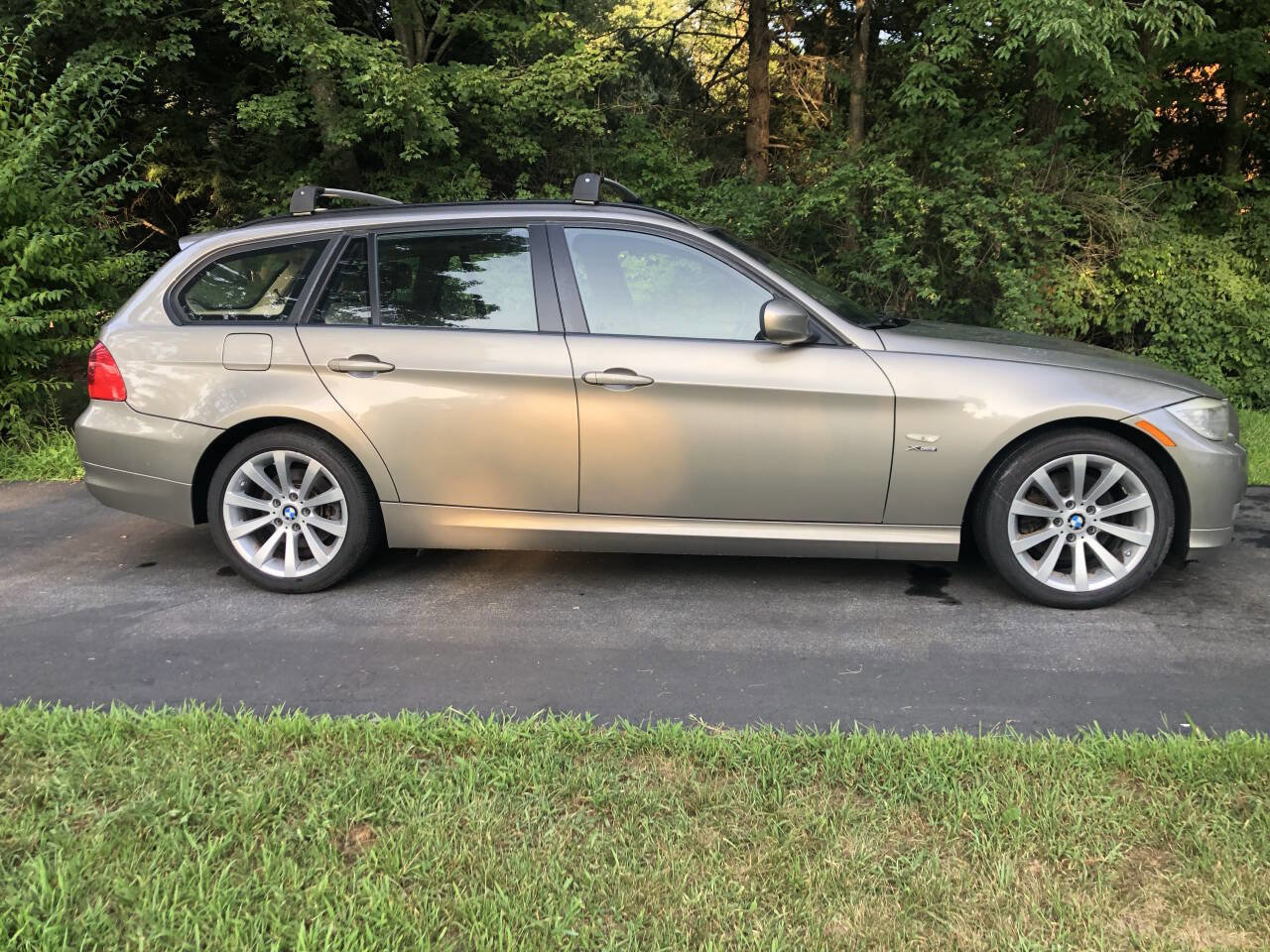 Used 2012 BMW 328i xDrive Wagon image 3