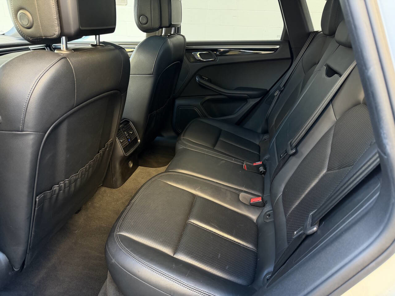 Used 2017 Porsche Macan image 24