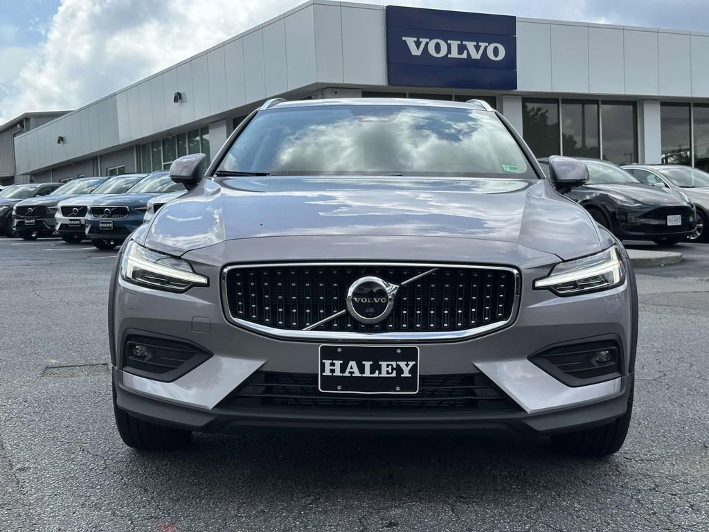 New 2026 Volvo V60 B5 Cross Country Plus w/ Protection Package Premier image 23