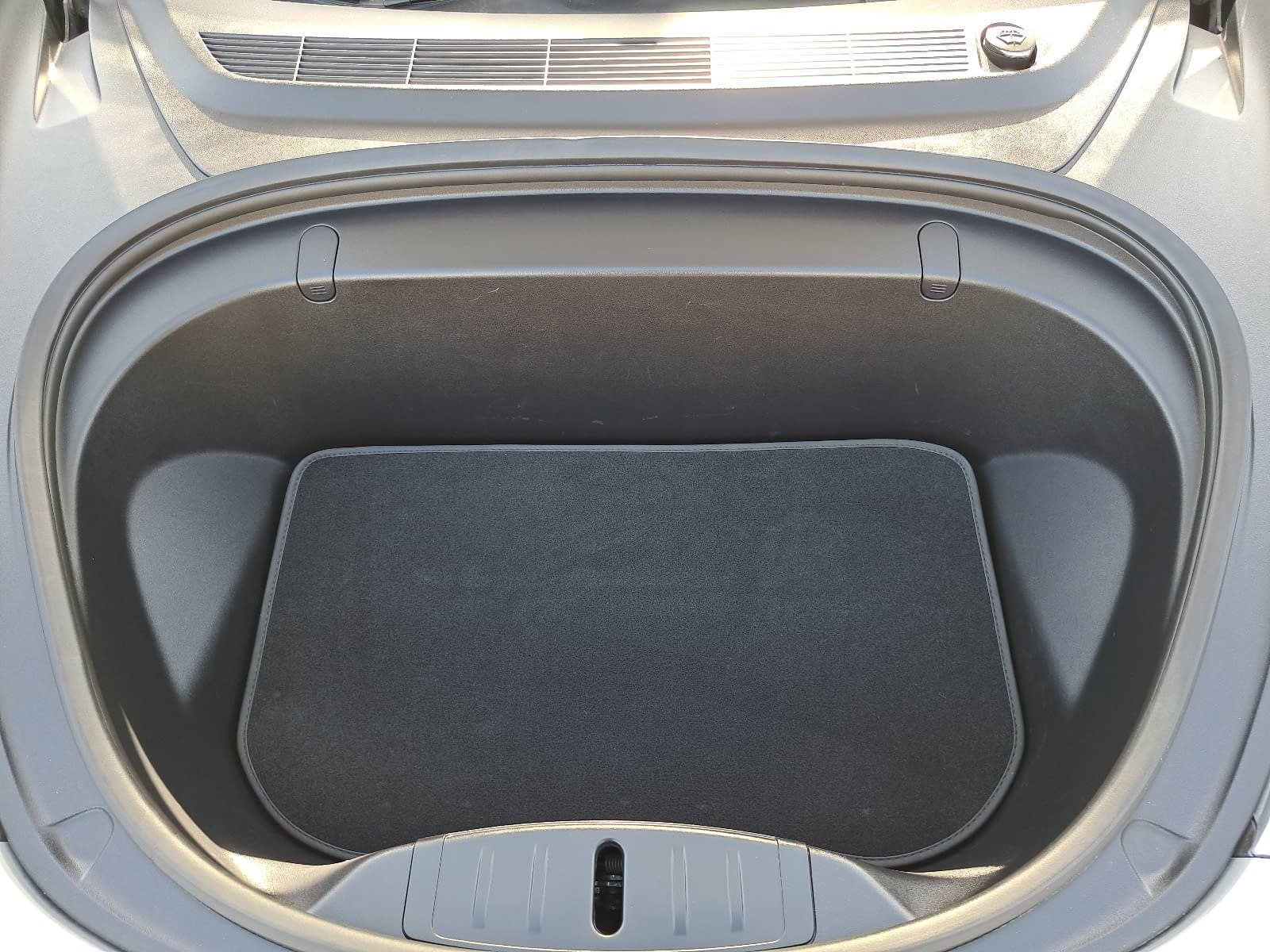 Used 2018 Tesla Model 3 Long Range AWD/4WD image 32