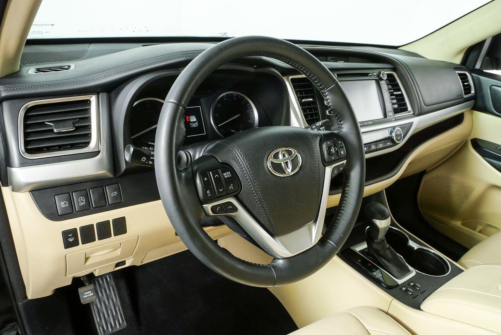 Used 2018 Toyota Highlander XLE FWD image 4