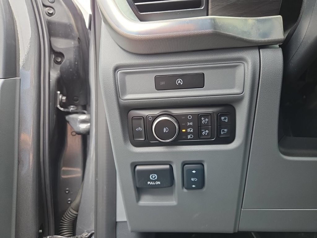 Used 2025 Ford F150 Lariat AWD/4WD image 14